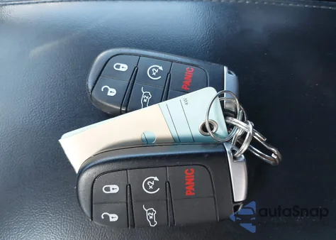 2019 Jeep Grand Cherokee Limited 4X4 z USA, uszkodzony, nr VIN 1C4RJFBG4KC819466